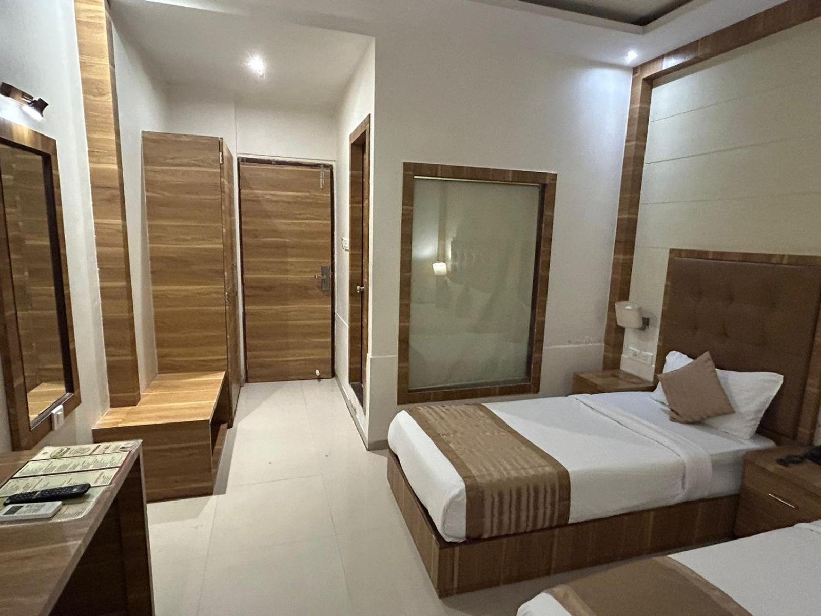 Hotel Bkc Mannat Bombay Eksteriør billede