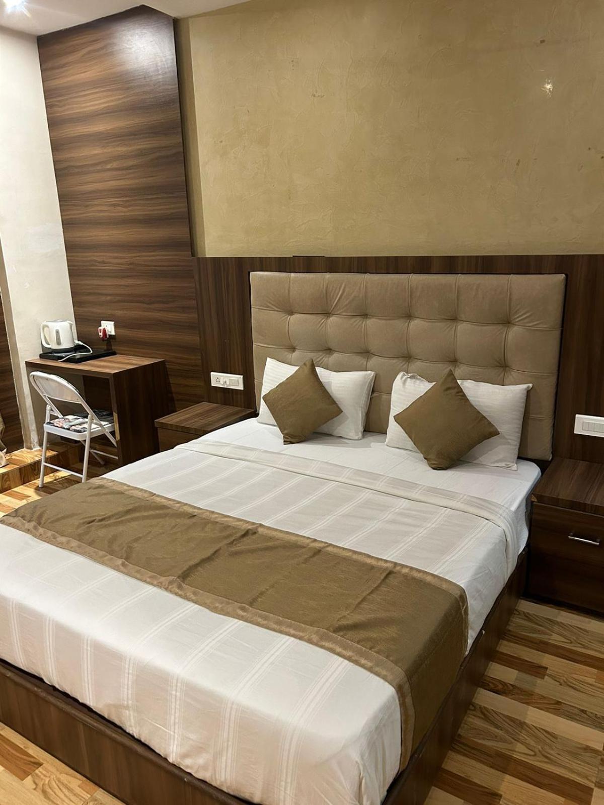 Hotel Bkc Mannat Bombay Eksteriør billede