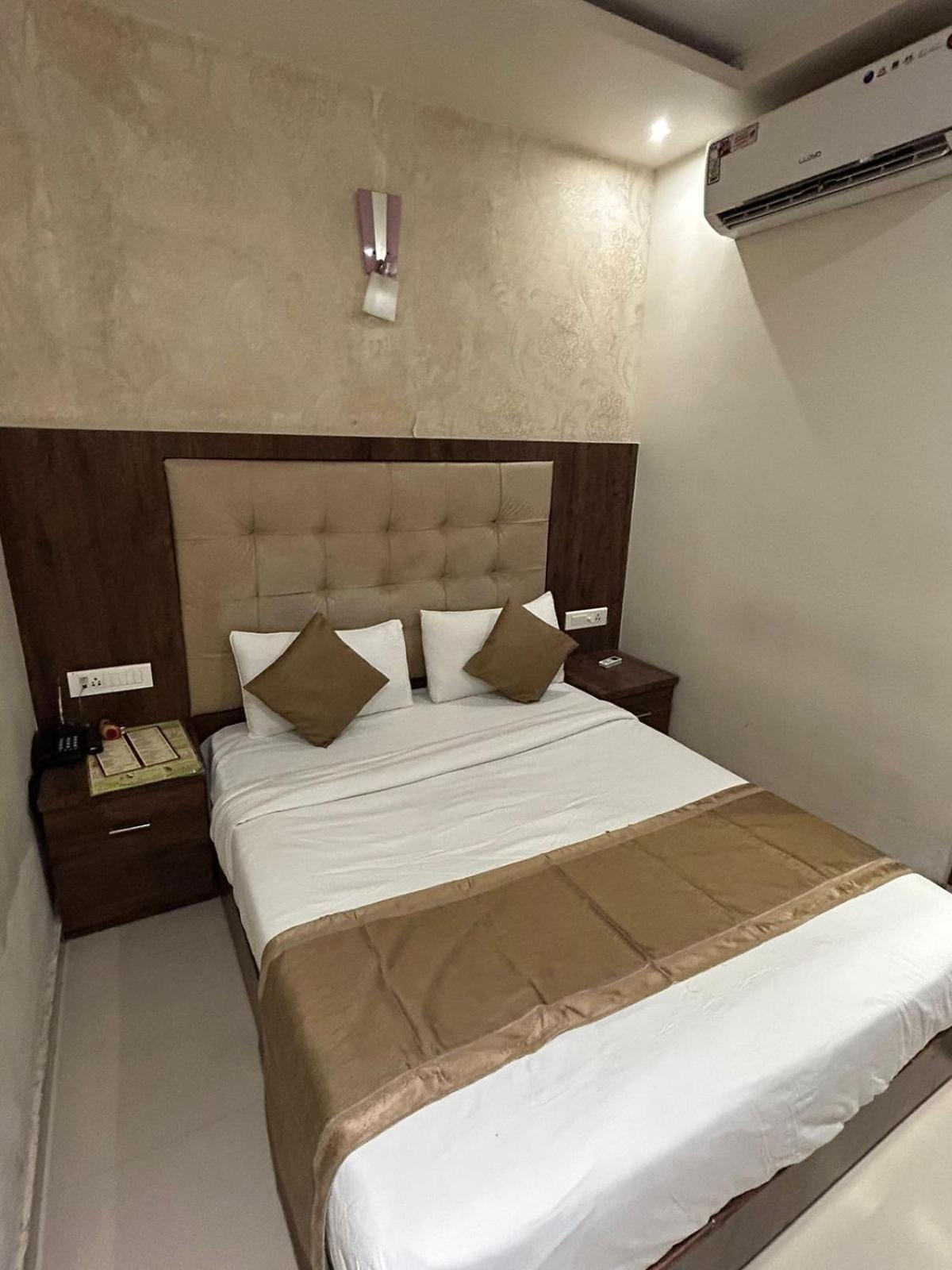 Hotel Bkc Mannat Bombay Eksteriør billede